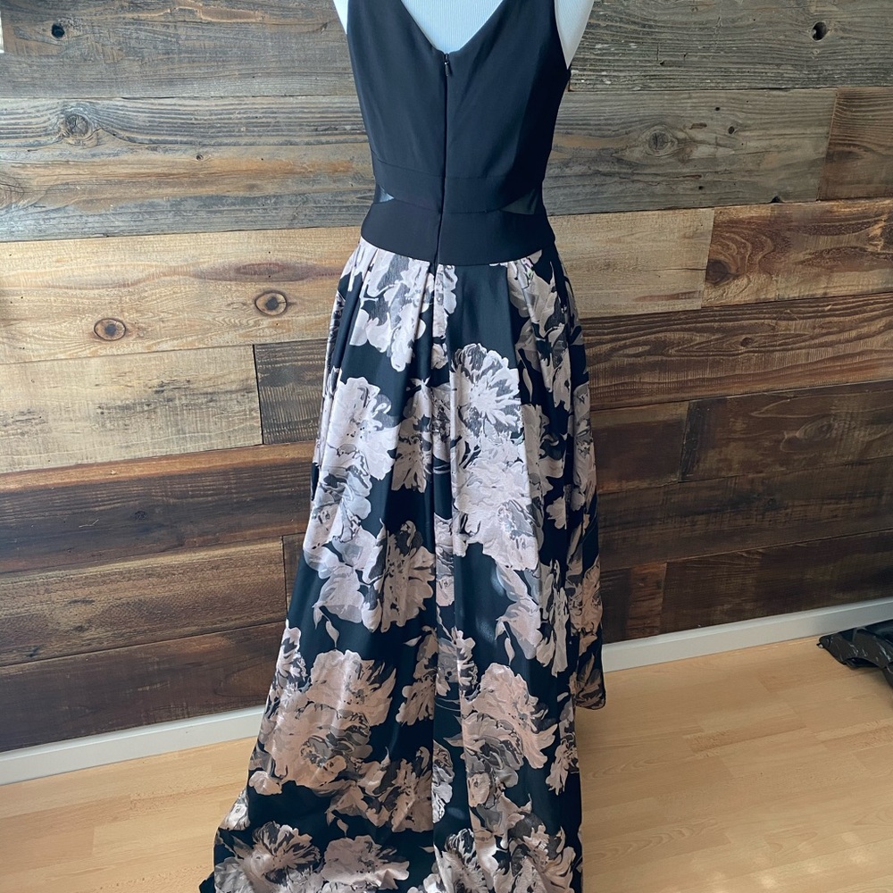 Dress - Picture 4 of 7